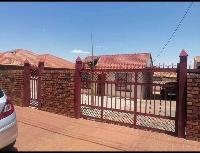 2 BEDROOM HOUSE FOR SALE IN LOTUS GARDENS